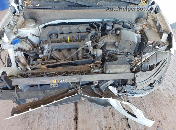 KMHRB8A35MU094220 2021 HYUNDAI VENUE White Rear interior view