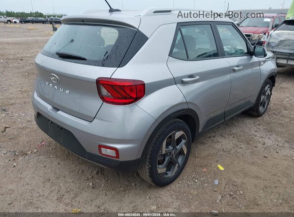 KMHRC8A31TU475137 2026 HYUNDAI VENUE Silver უკანა მარჯვენა