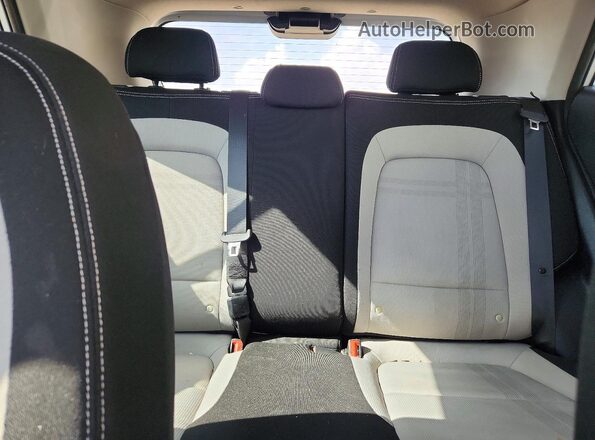 KMHRC8A34LU028947 2020 HYUNDAI VENUE White უკანა სავარძლების ხედი