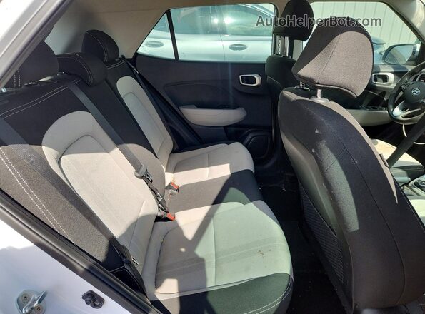 KMHRC8A34LU028947 2020 HYUNDAI VENUE White უკანა სალონის ხედი