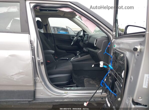 KMHRC8A34SU397189 2025 HYUNDAI VENUE Silver Вид салону спереду
