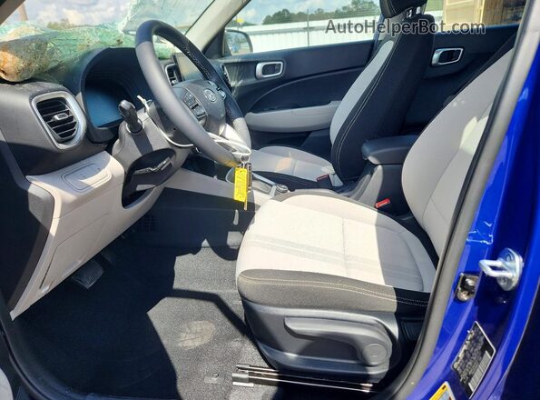 KMHRC8A36PU224197 2023 HYUNDAI VENUE Синий Вид салона спереди