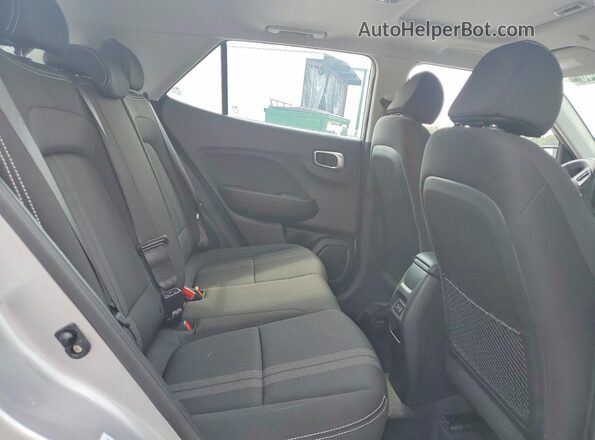 KMHRC8A37SU388065 2025 HYUNDAI VENUE Silver უკანა სალონის ხედი