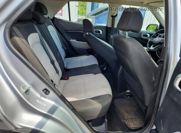KMHRC8A3XPU219696 2023 HYUNDAI VENUE Silver Widok wnętrza z tyłu