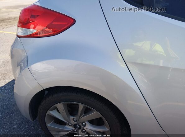 KMHTC6AD3HU310250 2017 HYUNDAI VELOSTER Silver Widok z przodu