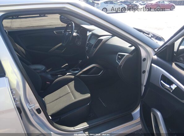 KMHTC6AD3HU310250 2017 HYUNDAI VELOSTER Silver Widok wnętrza z przodu