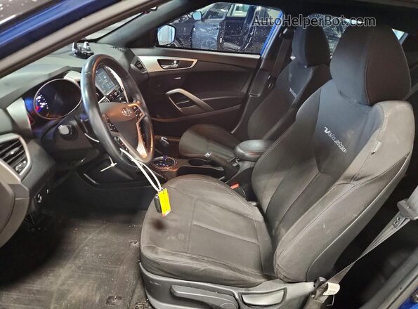 KMHTC6AD7HU324359 2017 HYUNDAI VELOSTER Синий Вид салона спереди