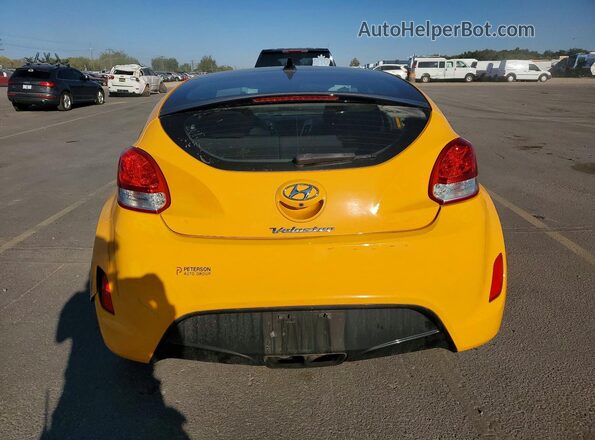 KMHTC6AD9HU313475 2017 HYUNDAI VELOSTER Yellow Вид ззаду