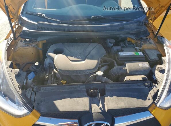 KMHTC6AD9HU313475 2017 HYUNDAI VELOSTER Yellow Вид задньої частини салону