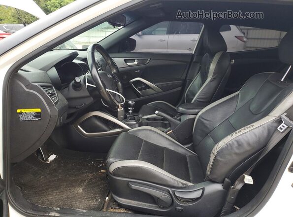 KMHTC6AE8GU290729 2016 HYUNDAI VELOSTER Белый Вид салона спереди