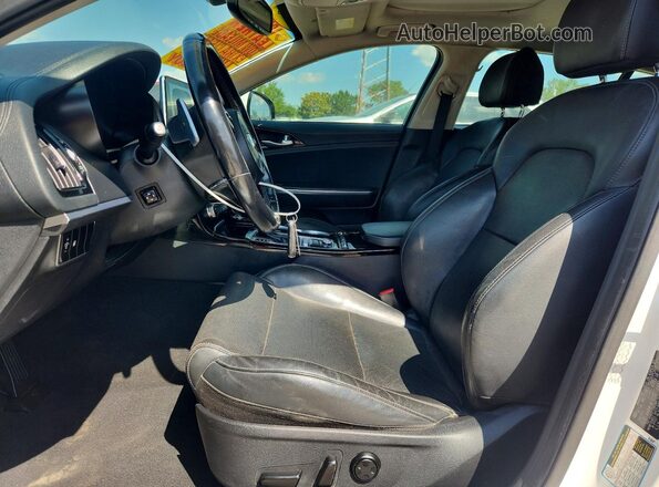 KNAE25LA5J6011198 2018 KIA STINGER White Вид салону спереду