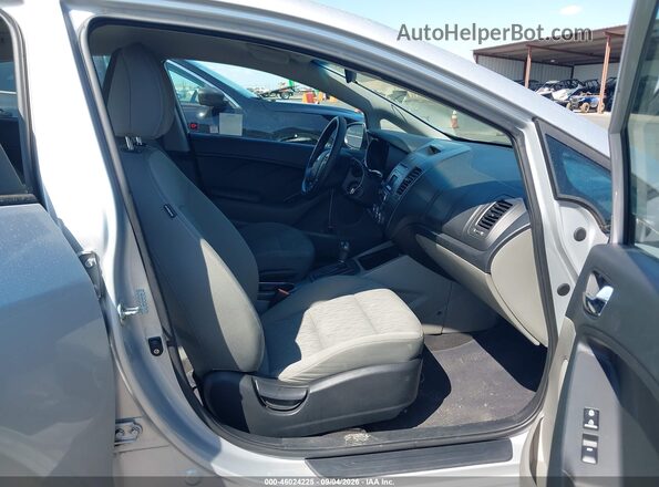 KNAFK4A61G5515694 2016 KIA FORTE Silver Вид салону спереду