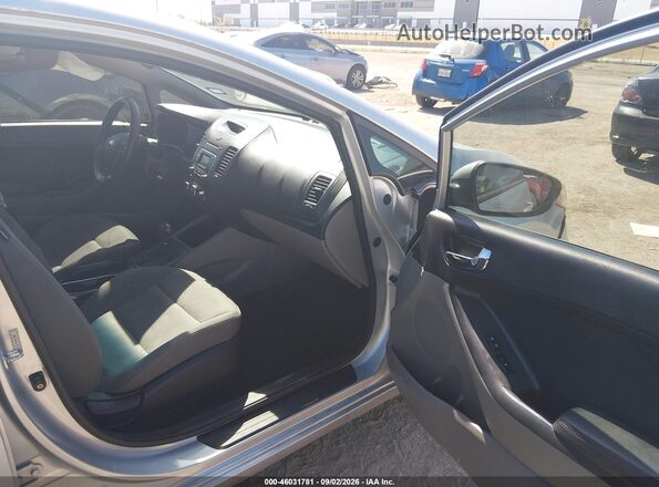 KNAFK4A69G5523221 2016 KIA FORTE Silver Widok wnętrza z przodu
