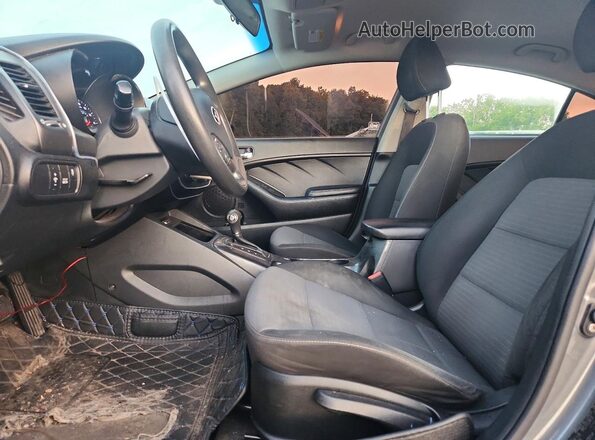 KNAFX4A6XG5584451 2016 KIA FORTE Gray Widok wnętrza z przodu