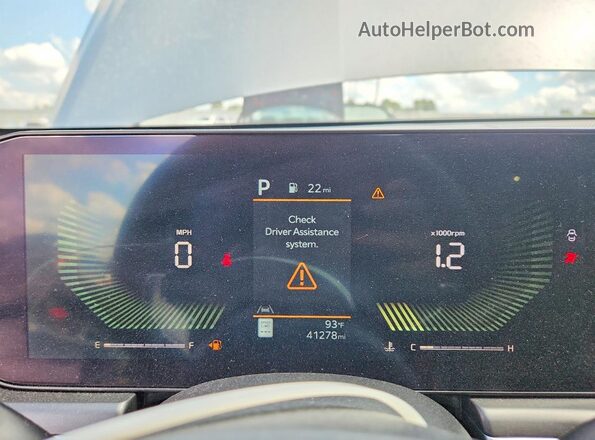 KNAG44J82S5306215 2025 KIA K5 Gray Vista del cuadro de instrumentos