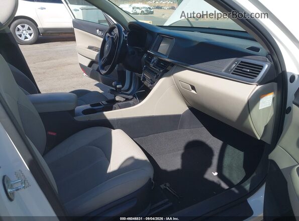 KNAGT4LC7H5008837 2017 KIA OPTIMA HYBRID Белый Вид салона спереди