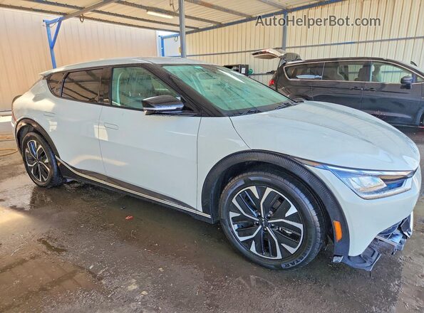 KNDC34LA7P5607154 2023 KIA EV6 Белый Передняя правая четверть