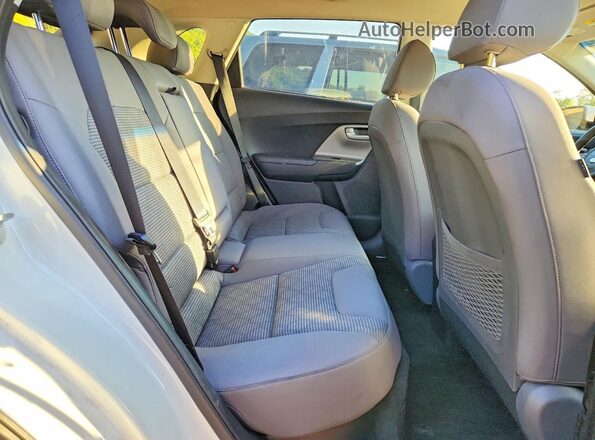 KNDCB3LC4H5045696 2017 KIA NIRO Белый Вид задних сидений