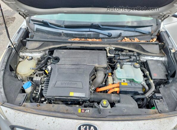 KNDCB3LC7H5074674 2017 KIA NIRO Silver Widok komory silnika
