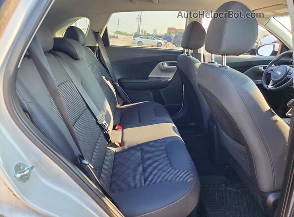 KNDCB3LC8M5464256 2021 KIA NIRO Silver Rear interior view