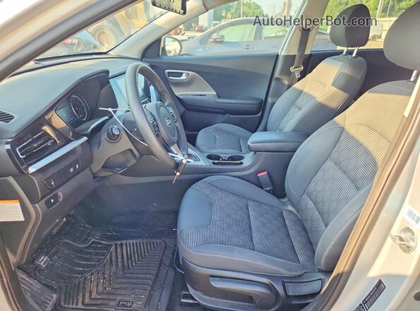 KNDCB3LC8M5464256 2021 KIA NIRO Silver Front interior view
