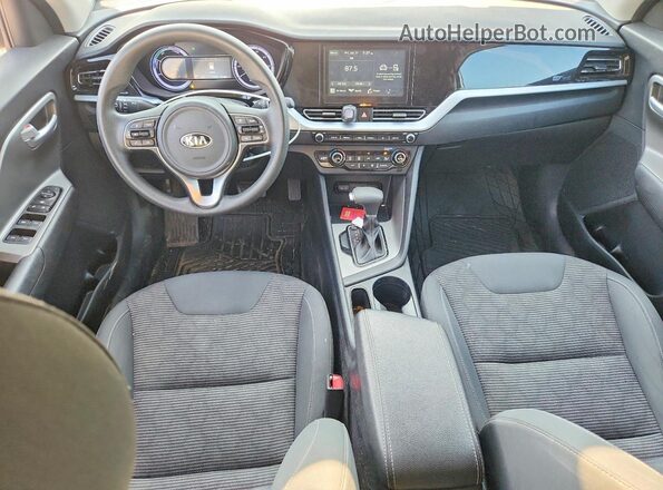 KNDCB3LC8M5464256 2021 KIA NIRO Silver Dashboard view
