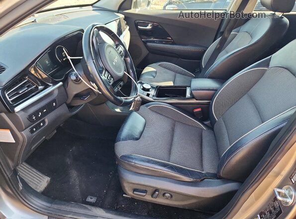 KNDCC3LG0N5161179 2022 KIA NIRO Gray Вид салону спереду