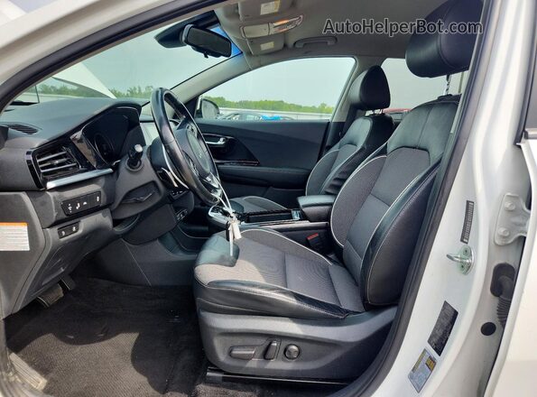 KNDCC3LG4N5159855 2022 KIA NIRO White წინა სალონის ხედი