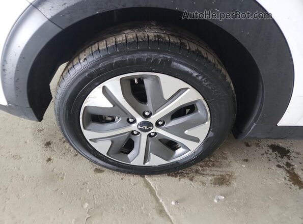 KNDCC3LG4N5159855 2022 KIA NIRO White VIN კოდის სტიკერის ხედი