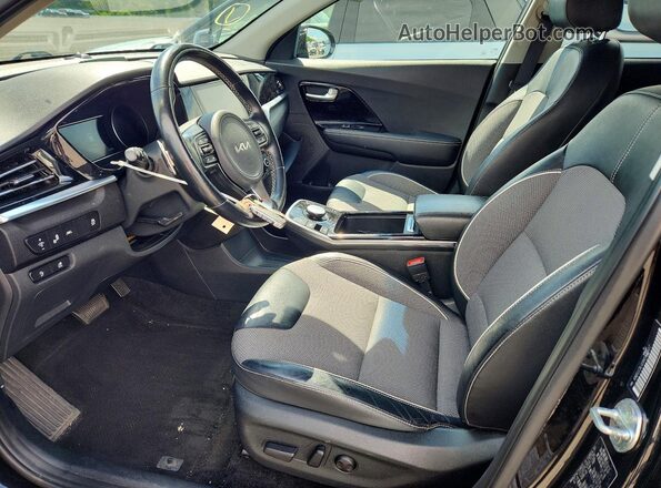 KNDCC3LG5N5158617 2022 KIA NIRO Black Widok wnętrza z przodu