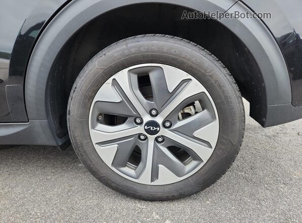 KNDCC3LG5N5158617 2022 KIA NIRO Black 
