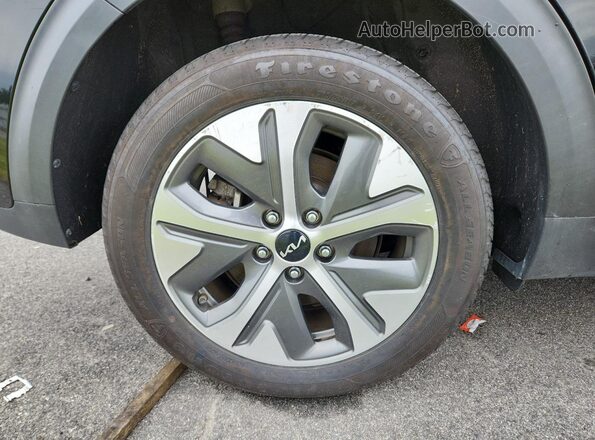 KNDCC3LG5N5158617 2022 KIA NIRO Black 