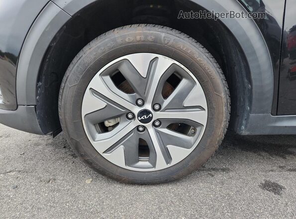 KNDCC3LG5N5158617 2022 KIA NIRO Black 
