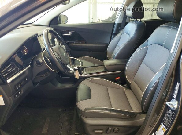 KNDCC3LG5N5159749 2022 KIA NIRO Gray Front interior view