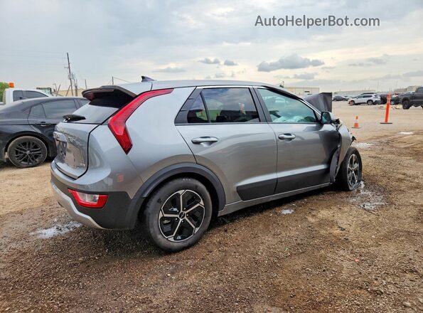 KNDCP3LE6T5328516 2026 KIA NIRO Серебряный Задняя правая четверть