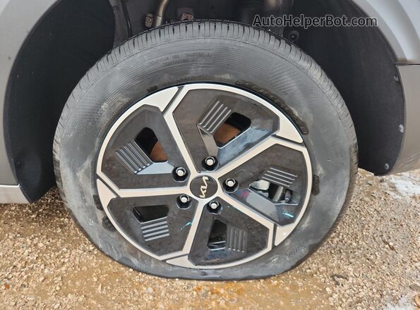 KNDCP3LE6T5328516 2026 KIA NIRO Серебряный 
