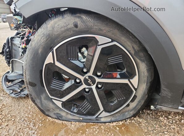 KNDCP3LE6T5328516 2026 KIA NIRO Серебряный 