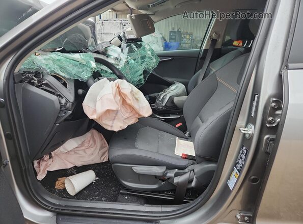 KNDCP3LE6T5328516 2026 KIA NIRO Серебряный 