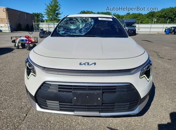 KNDCP3LE9T5329076 2026 KIA NIRO White Widok z przodu