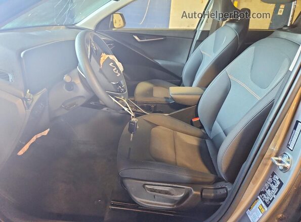 KNDCP3LE9T5341227 2026 KIA NIRO Gray Front interior view