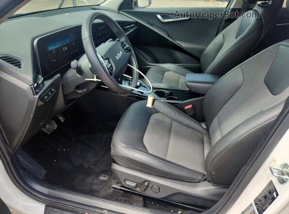 KNDCR3L18R5094122 2024 KIA NIRO White Vista interior delantera