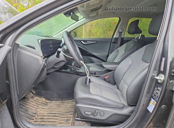 KNDCR3LE6P5093339 2023 KIA NIRO Серый Вид салона спереди