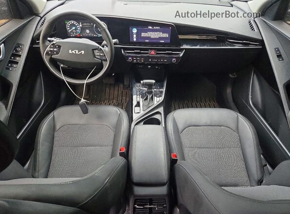 KNDCR3LE6P5093339 2023 KIA NIRO Серый Вид панели приборов