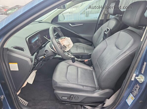 KNDCT3L14P5014331 2023 KIA NIRO Синий Вид салона спереди
