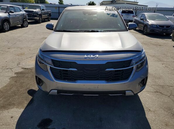 KNDEP2AA7T7948895 2026 KIA SELTOS Silver Widok z przodu