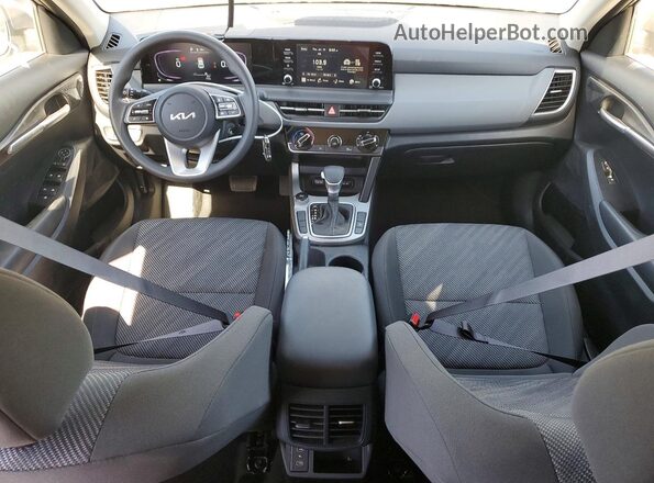 KNDEP2AA7T7948895 2026 KIA SELTOS Silver Widok deski rozdzielczej