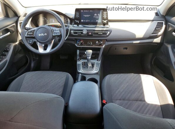 KNDEPCAA0P7371932 2023 KIA SELTOS White Առջևի վահանակի տեսք