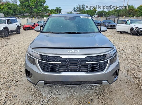 KNDEPCAA4R7607758 2024 KIA SELTOS Gray Widok z przodu