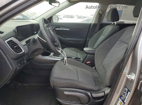 KNDEPCAA4R7607758 2024 KIA SELTOS Gray Widok wnętrza z przodu