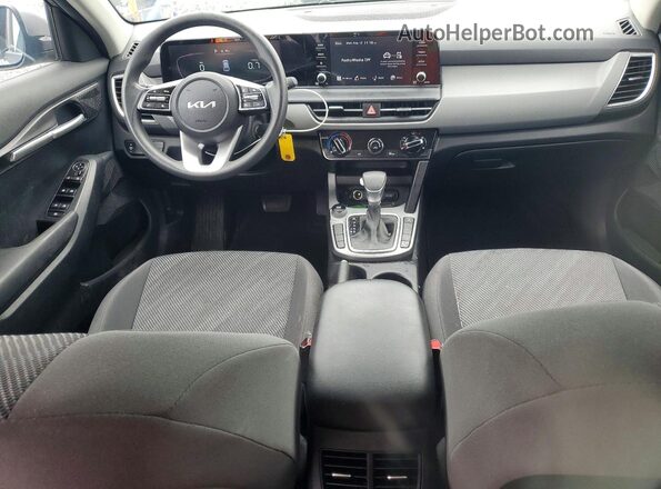 KNDEPCAA7R7504236 2024 KIA SELTOS Silver Widok deski rozdzielczej